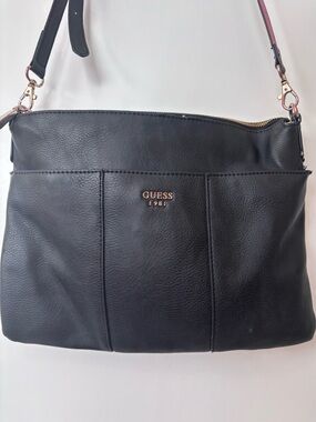 GUESS| Black & RED Leather Strap Crossbody w/Gold-Tone Logo 13 x 9”